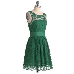 When the night comes dress in Green